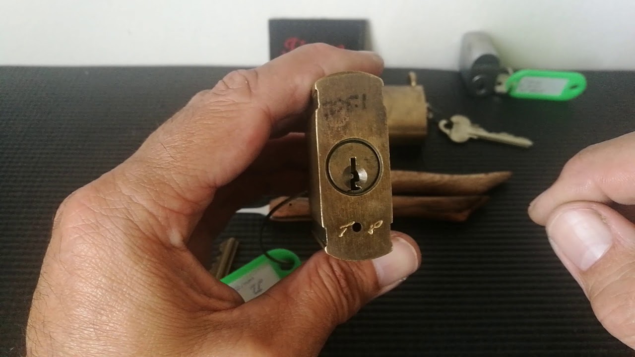 Single Pin Picking a Lockwood 245 Padlock with Law Lock Tools Nessie
