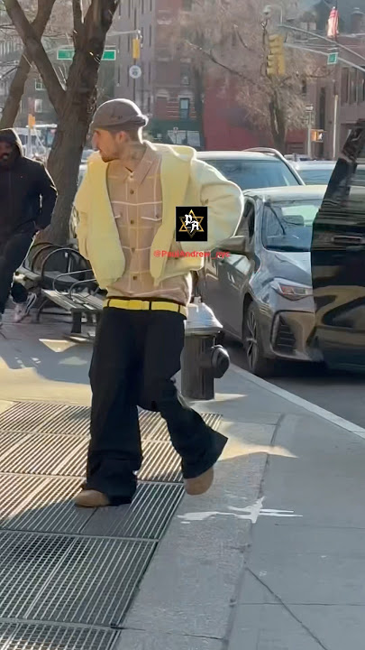 ® OMG! It’s @justinbieber walking on the streets of NYC today... 😉✌️ אהבה זה הכל 😉👌#justinbieber