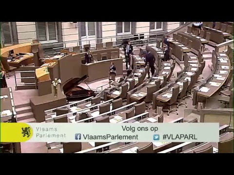 Video: Waarom Werd De Dresscode Ingevoerd In Het Parlement?