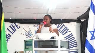 PASTOR JAMILA -JE UNAONA NINI MBELE YAKO?