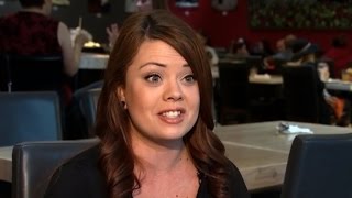 Pregnant waitress receives shocking surprise