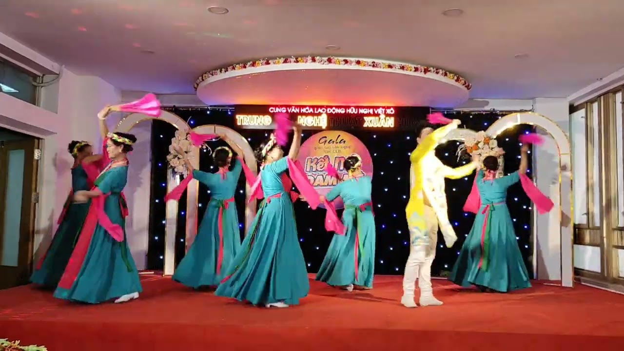 MÚA: MÁI ĐÌNH LÀNG BIỂN. BĐ: NSƯT XUÂN HÙNG. BIỂU DIỄN: ĐOÀN MÚA TTNT XUÂN HÙNG - CVH VIỆT XÔ HÀ NỘI