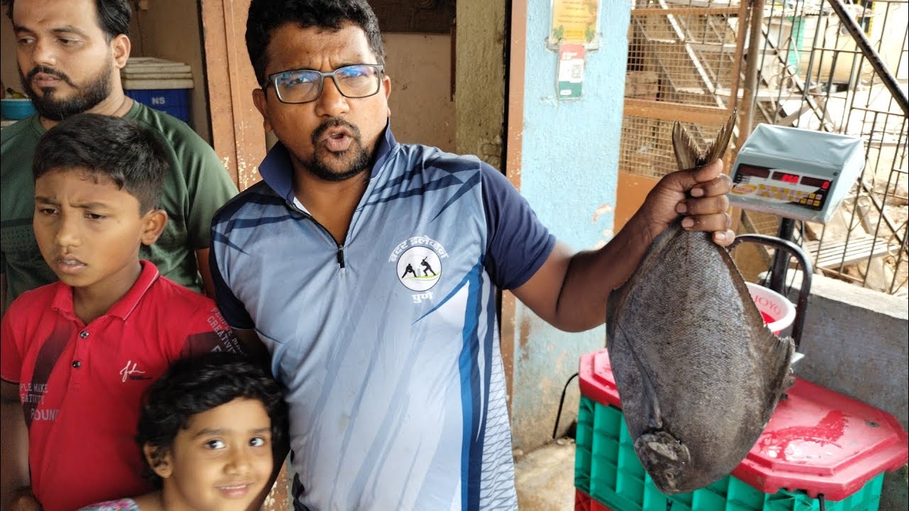 Surmai and Roha fish Cutting | Pune's wholesale fish market Big Fish ...