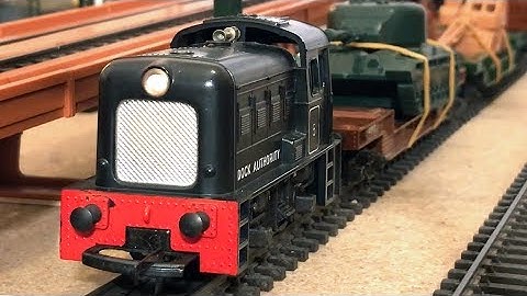 Tri-ang Railways R.253 Dock Shunter with mixed freight