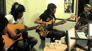 Jhampe Jhonson - Akhirnya Juli (live on 96,2 fm Istakalisa Yogyakarta)
