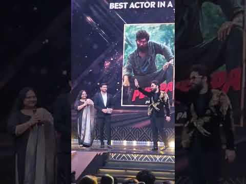 Allu Arjun in Filmfare awards 2022 | stylish icon won filmfare AlluArjun