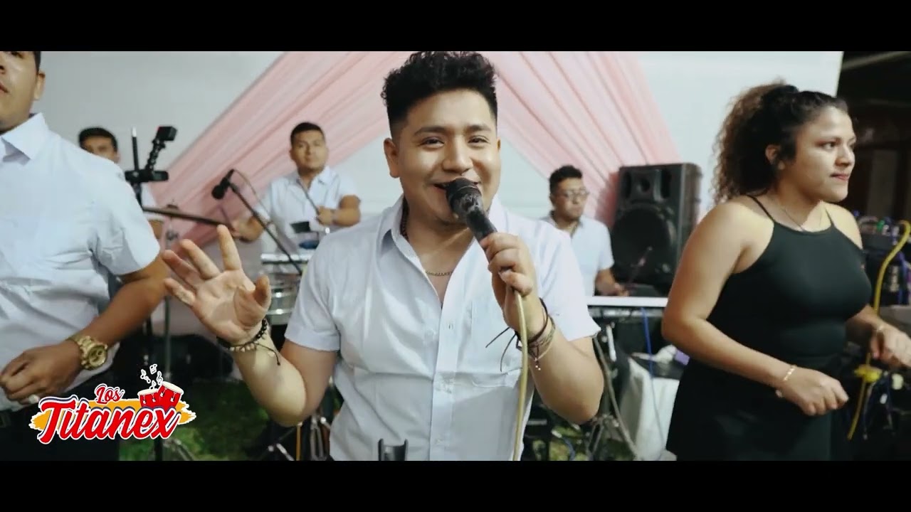 LOS TITANEX DE MONSEFÚ - MIX ZAPATITOS BLANCOS / HOMBRE FELIZ