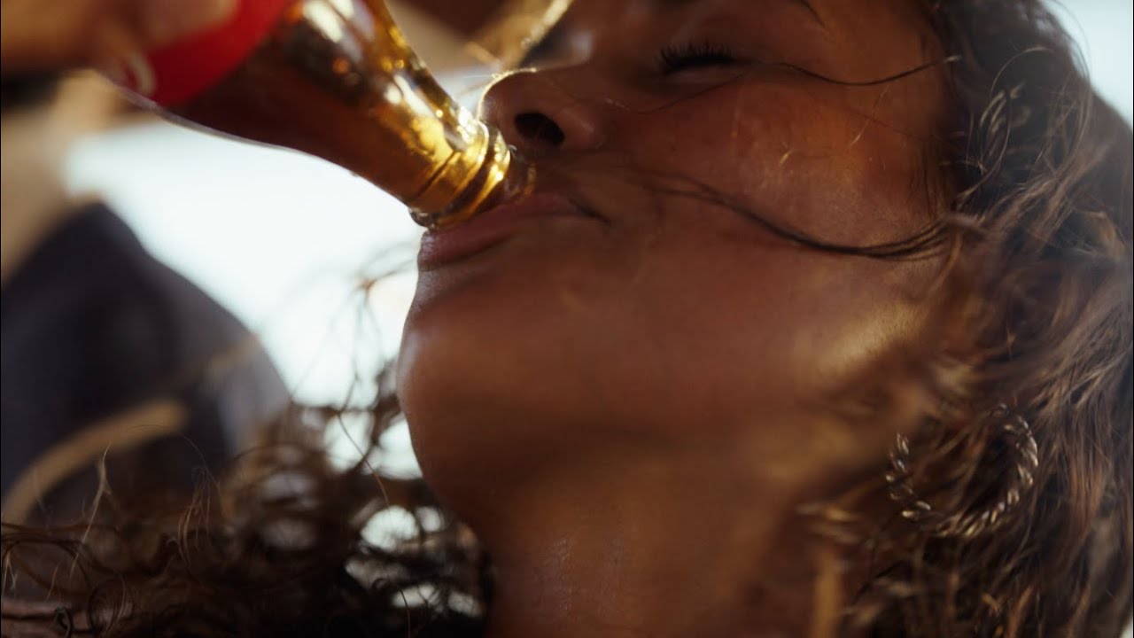 Coca-Cola — Coca-Cola — Sinta tudo com Coca-Cola (YouTube video ad)