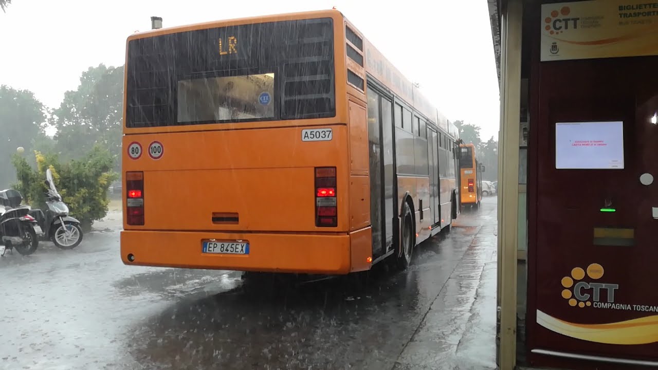 I bus e l'acquazzone