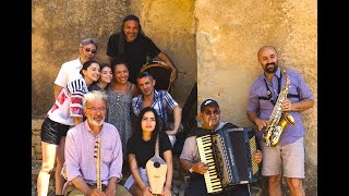 Miniatura de vídeo de "Haïdouti Orkestar & Trio Mandili - Uskudar"