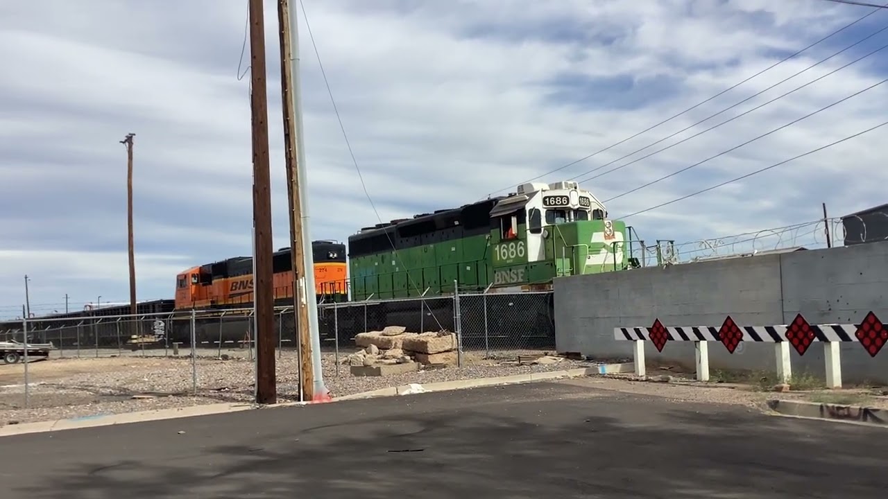 BNSF 1686 switching BNSF yard, Phoenix AZ 11/22/25