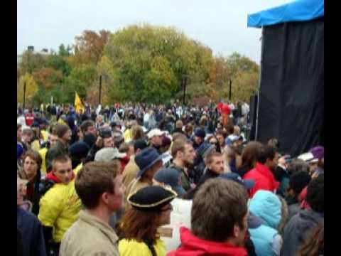 Ron Paul speaks to over 5000 supporters massed on Independence Mall -- the birthplace of America -- the very place where the Declaration of Independence was signed so many years ago. Dr Paul addresses many issues, including: privacy concerns, support the troops by bringing them home (over 70% of the troops say the war should end), repeal of the Patriot Act, getting the United States out of the United Nations/International Monetary Fund (IMF)/World Bank/etc., codex alimentarius, NAFTA, CAFTA, the coming North American Union (NAU) through the Security and Prosperity Partnership (SPP.gov), abolishment of the IRS and the Federal Reserve, 2nd Amendment protection, liberty and prosperity for all. Go to www.RonPaul2008.com and www.MeetUp.com to find out what you can do to help restore the level of liberty and freedom to this country that the Founding Fathers intended us. Photo Gallery: www.truthiscontagious.com