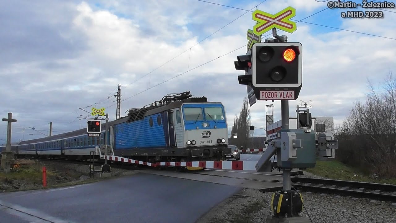 železniční přejezd Hrdějovice-výhybna Nemanice - P1130 / 23.12.2022 / Czech railroad crossing.