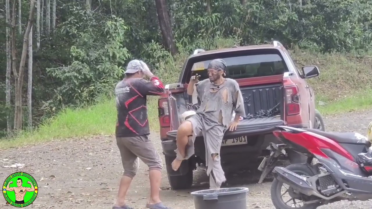 PLASTIC BUCKET PUBICK PRANK.Gulit na Galit sila