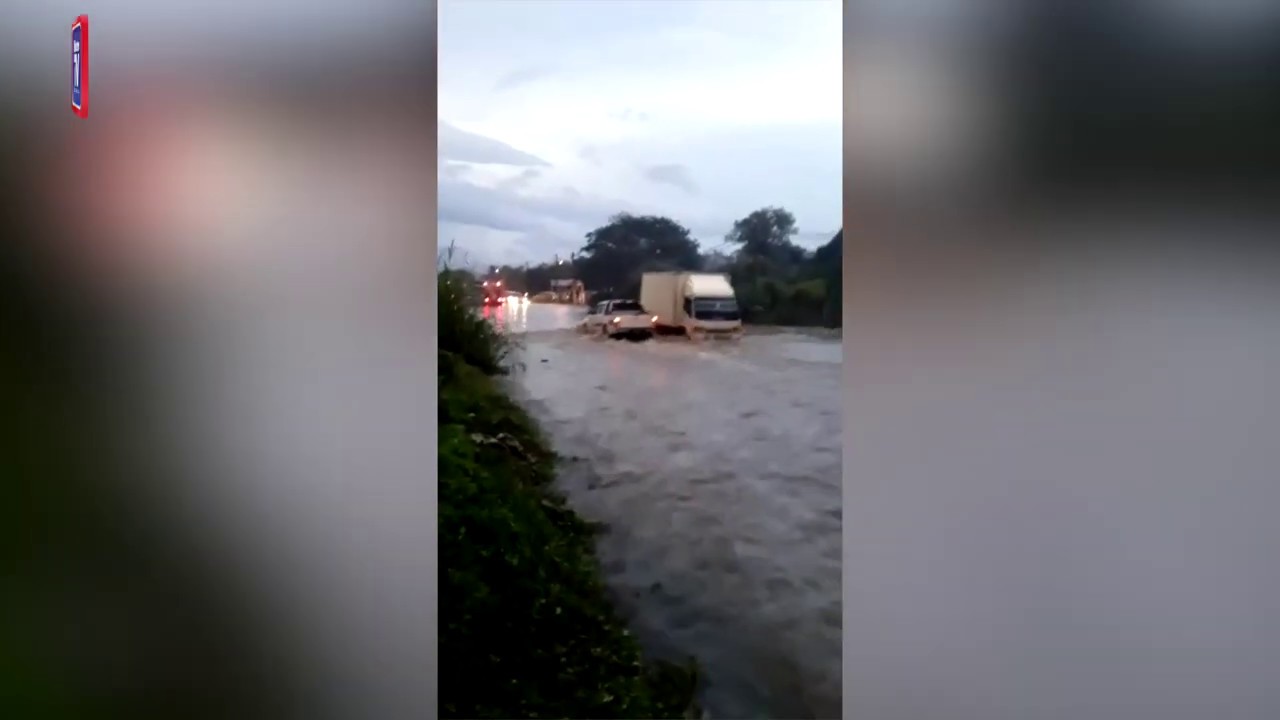Flash Floods Hit Bidor Causing Congestions Bidor News