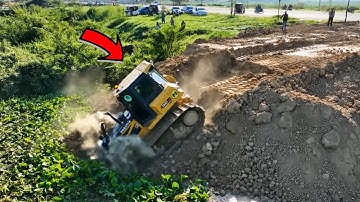 OMG!! Unexpected! Landfill Huge Size Using Dump Truck 25Ton & Skill Dozer SHANTUI Pushing Stone Soil