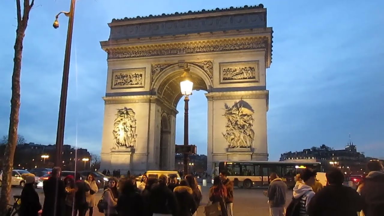 Şanzelize buluşma noktası (Walking on Avenue des Champs-Élysées and Arc de triomphe de l'Étoile )