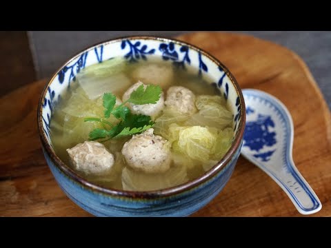 Soupe au chou chinois et aux boulettes de poulet : délicieuse, saine et facile à préparer