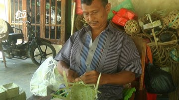 Difabel di Tuban Hasilkan Cuan Dari Kerajinan Daun Lontar
