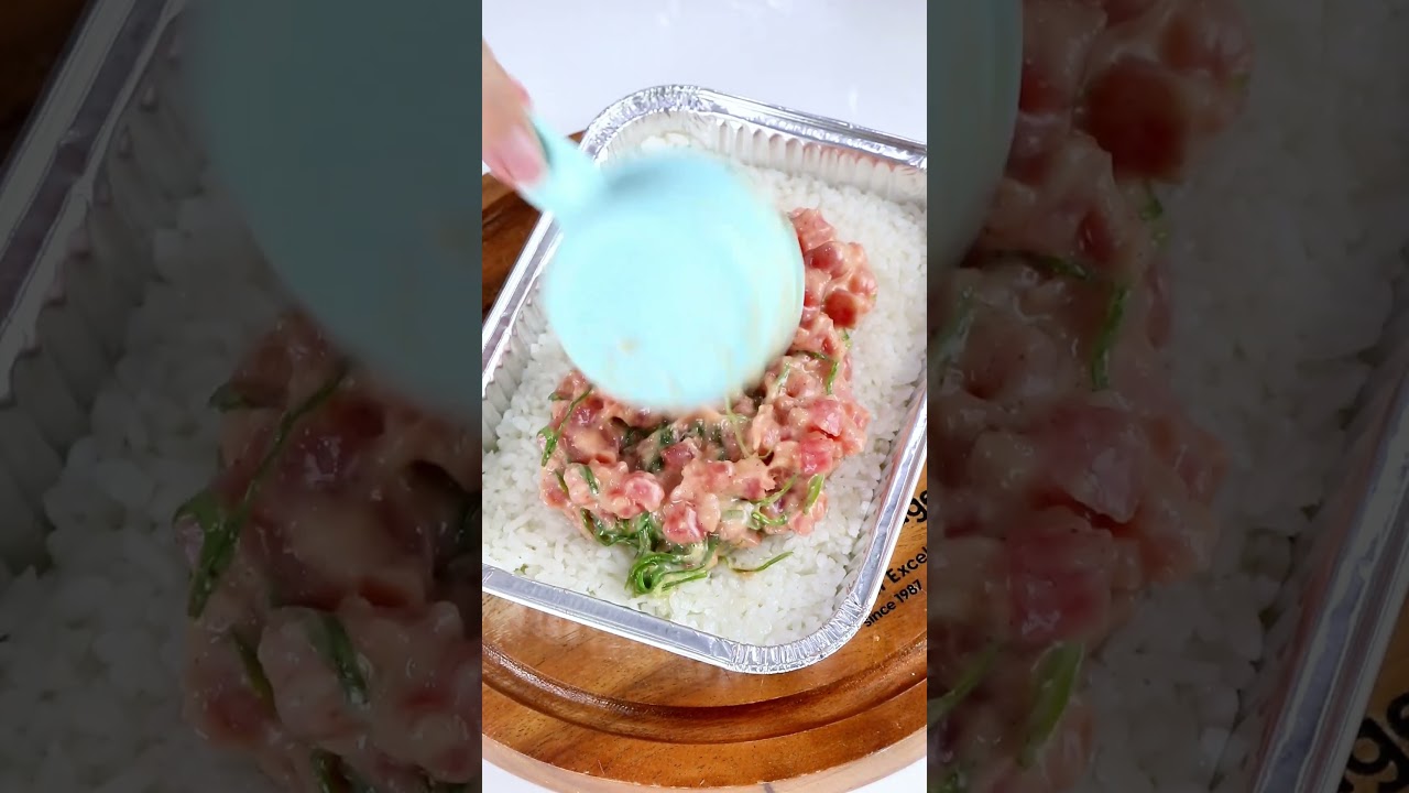 HOW TO MAKE SPICY TUNA MAKI