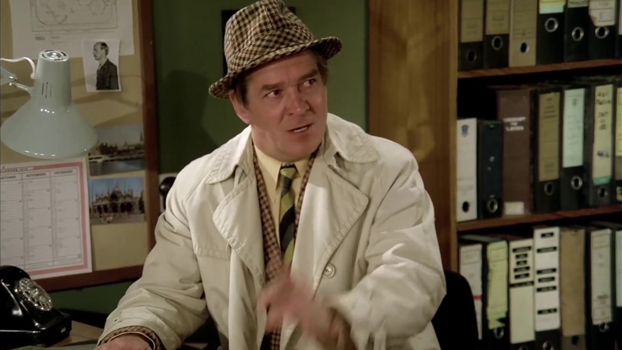 Hvis de absolut vil opklare forbrydelser så må det ske i deres fritid!