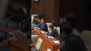 한준호 최고위원 이야기 경청하는 정청래 당대표