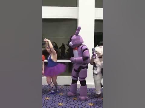 When you come to the wrong pizza store. #fnaf #bonniethebunny - YouTube