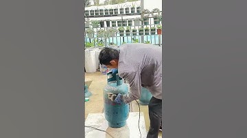 Effective method for cutting waste gas cylinders
