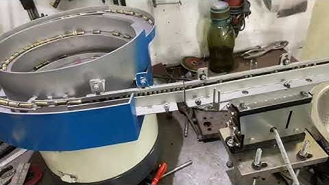 FEDA vibratory bowl with linear feeder