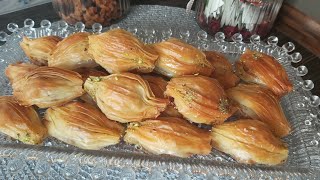 البقلاوة التركية الصدفةأوالميديا بحشوتين الجوز والقشطةمع الفستق Midye Baklava مع سرالقرشةلمدة طويلة