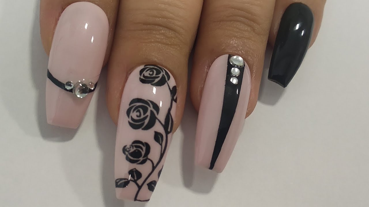Unhas chiques, com design discreto e elegante feito com carimbo - Rosa e Preto !-.-! Easy nail art