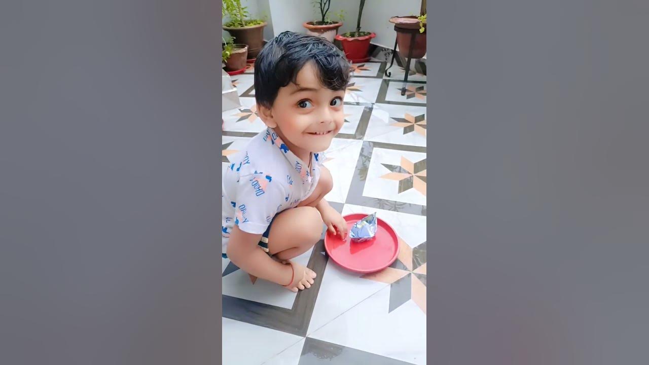 wo kagaz ki kashti..wo barish ka pani 💗#monsoon #childhoodmemories #paperboat #bachpan #jagjitsingh