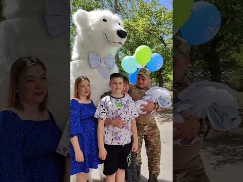 Выписка из роддома - без мишки никуда! Поздравление от белого медведя