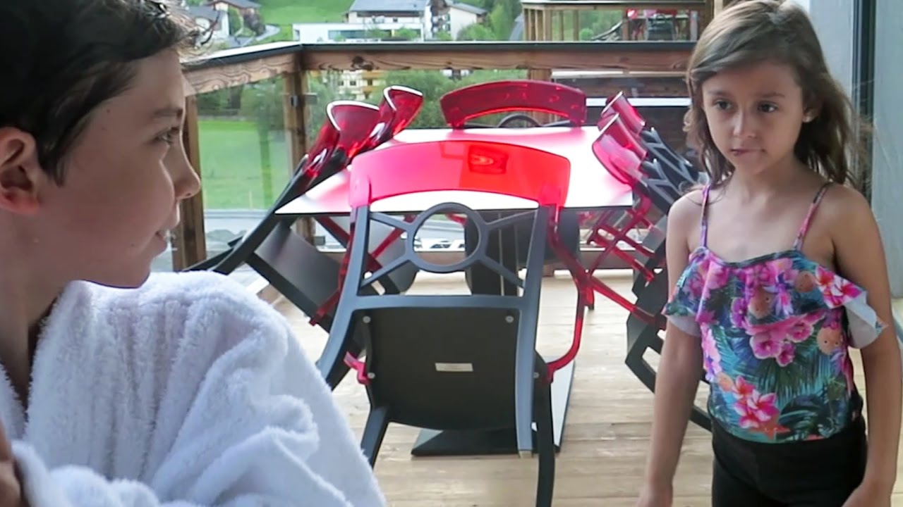 حمام ساخن أمام جبال ثلجية