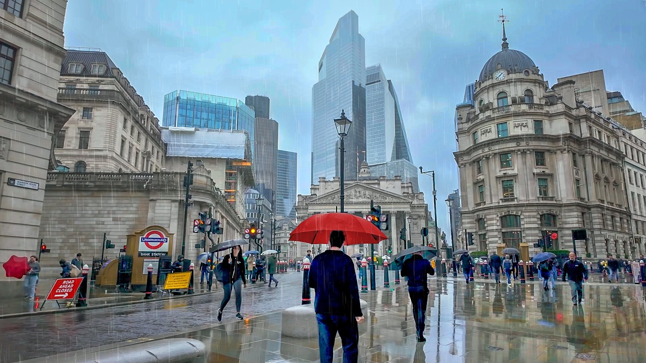Leadenhall Market | Rain Walking Tour 4K