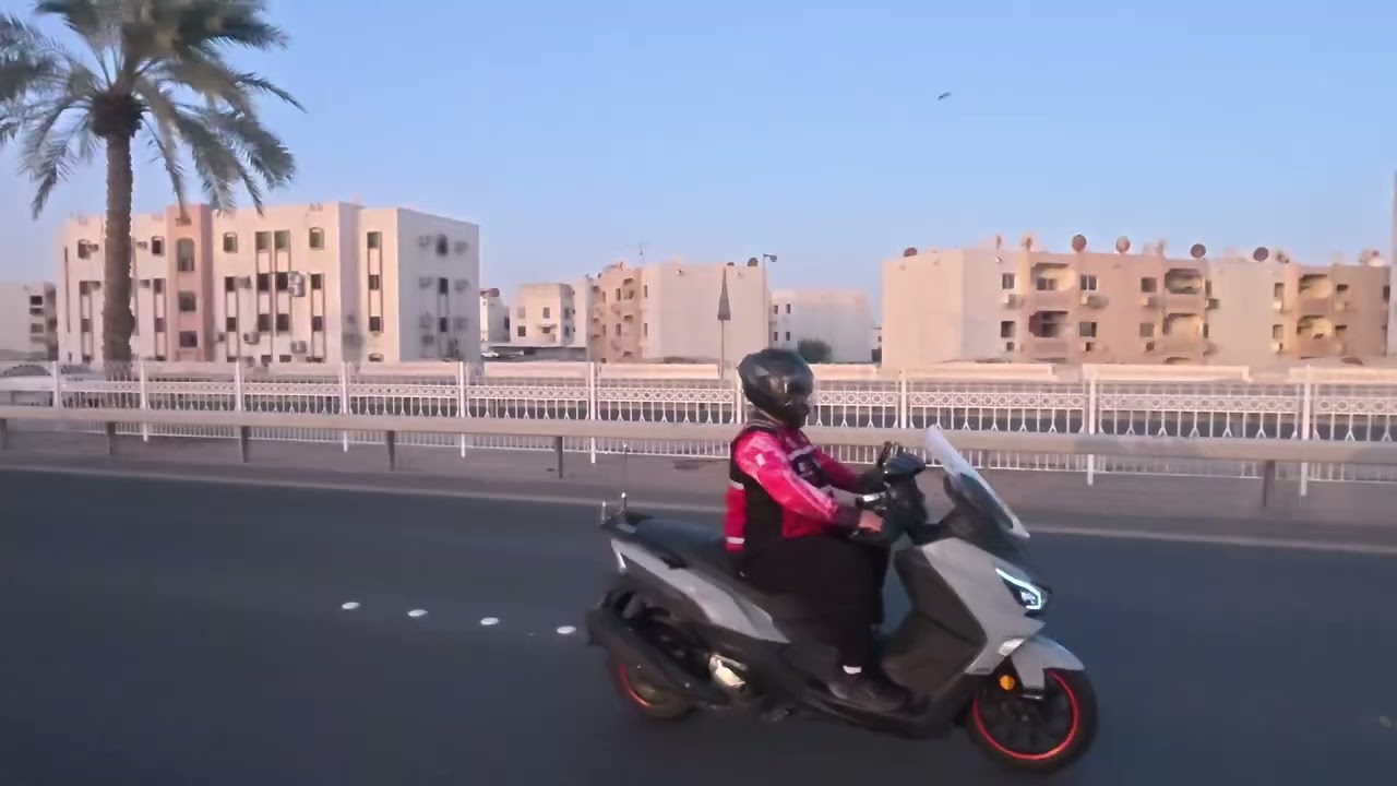 قناء محمد بوجليع تعلمية جولة مع بخرين اسكوتر اقروب في مملكة البحرين