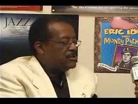 Johnnie Cochran - Famous Attorney helping Michael ...