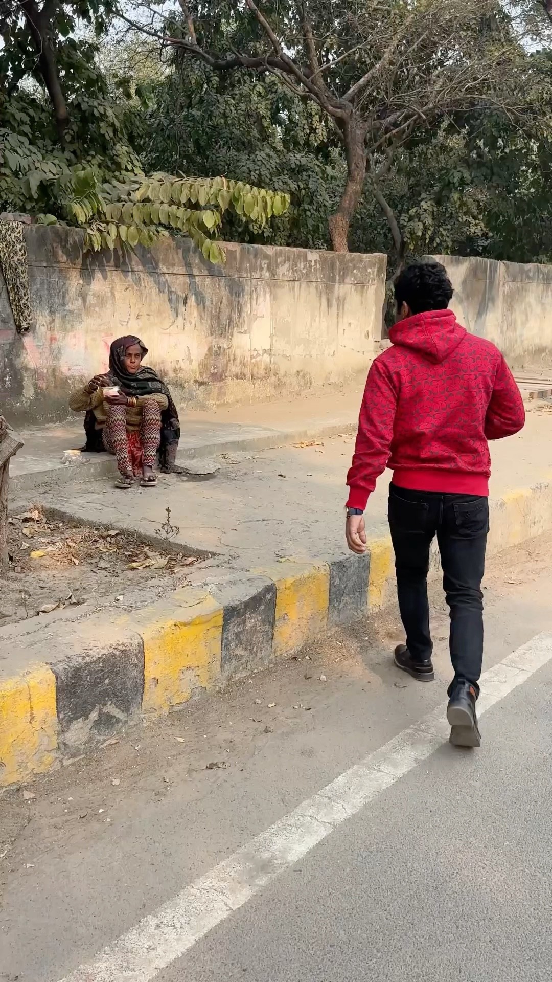 ?माता जी ने मुझे बहुत चिल्लाया ?#humanity #respect #helping #trending #viralvideo #youtubeshorts
