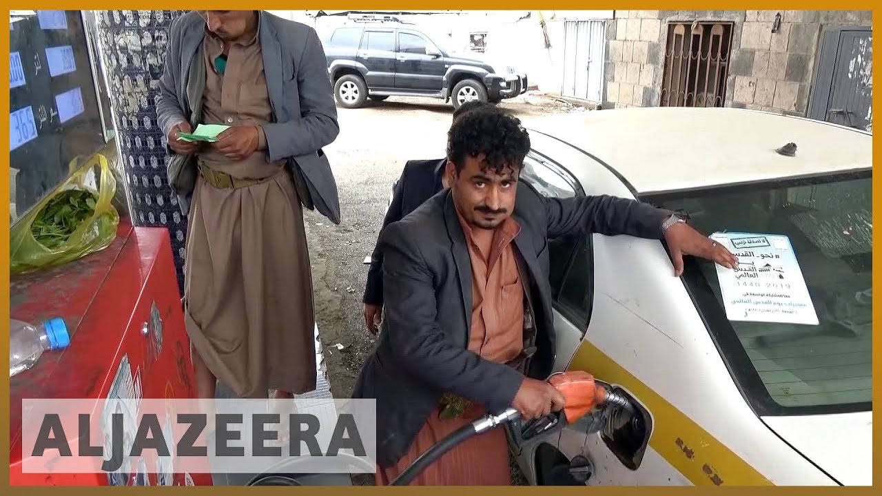 يمنيون يحتجون على النقص الحاد في الوقود