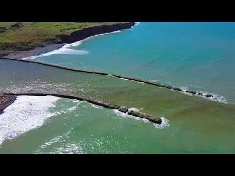 Pātea surf video, Pātea surf spot, Taranaki / SH45, New Zealand.