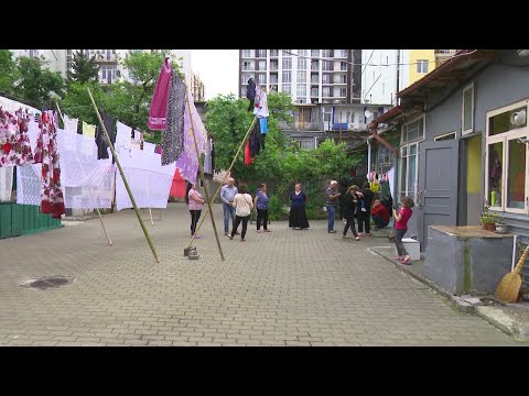 ბარაკებში  მცხოვრებლები  ტერიტორიის ინვესტორზე გასხვისებას ითხოვენ