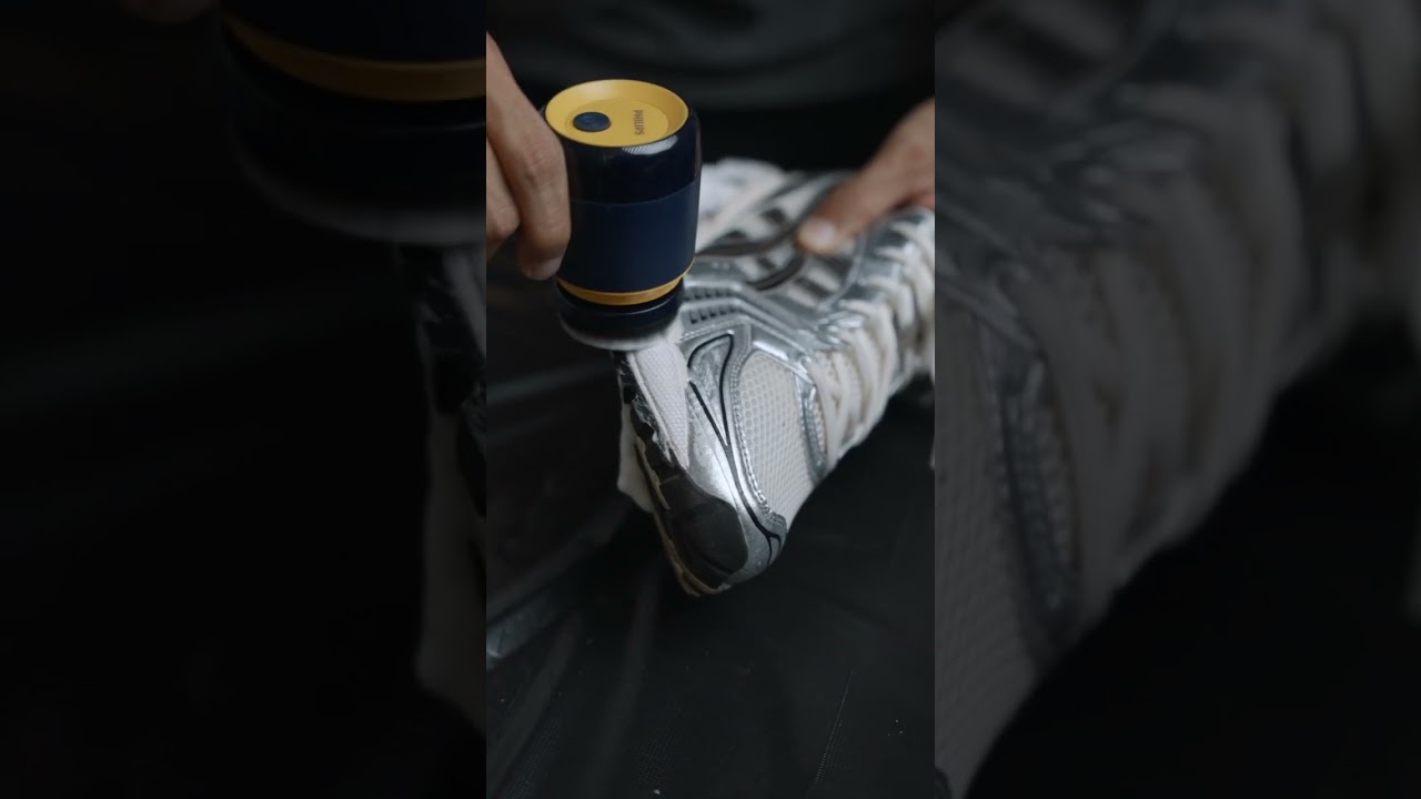 COMMENT J'AI PU VIVRE SANS CA?! 🤯LE CRASH TEST DU PHILIPS SNEAKER CLEANER!  🤩 