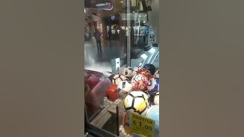 Come prendere peluche e palloni con il gancio