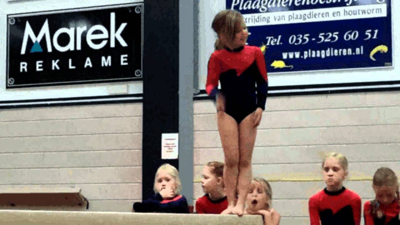 Elena's eerste turnwedstrijd Turnlust Huizen.avi