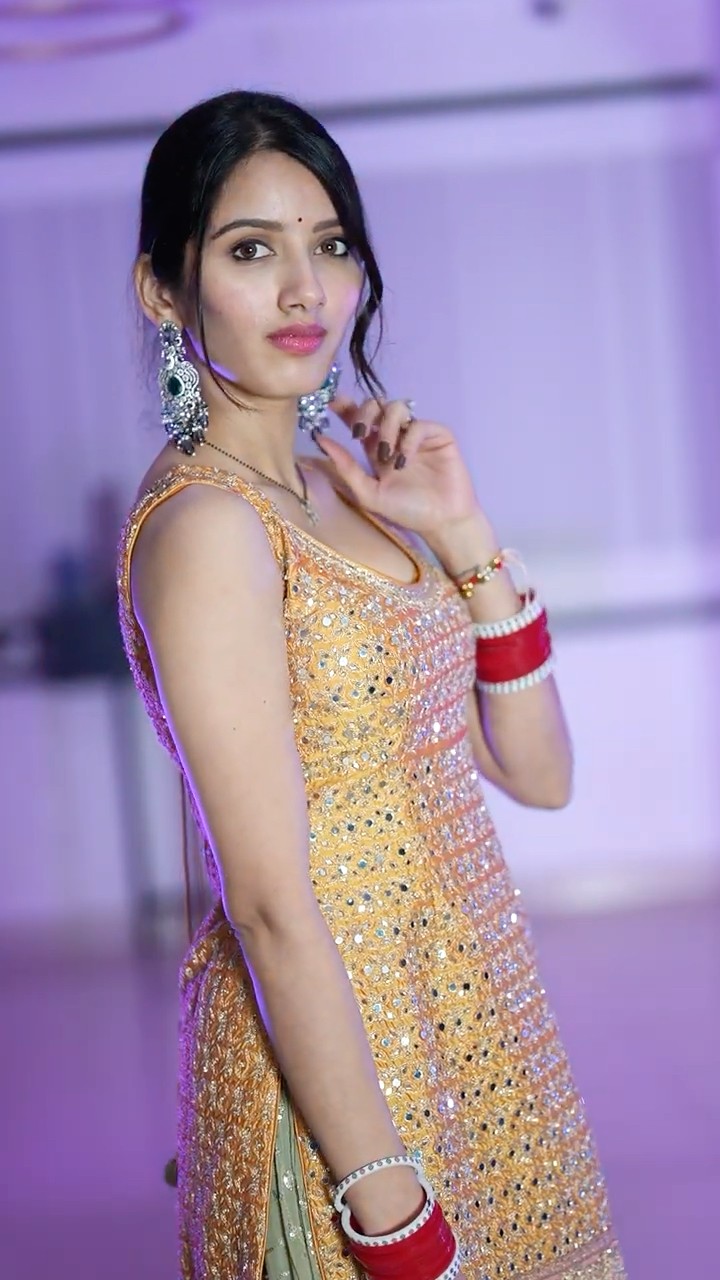 Happy Lohri Everyone ? #neetubisht #trending #fashion #lakhneet #youtubeshorts #dance #share