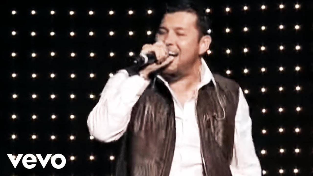 Roberto Tapia - Los Amigos Del M (En Vivo Nokia Theater Los Angeles 2010)