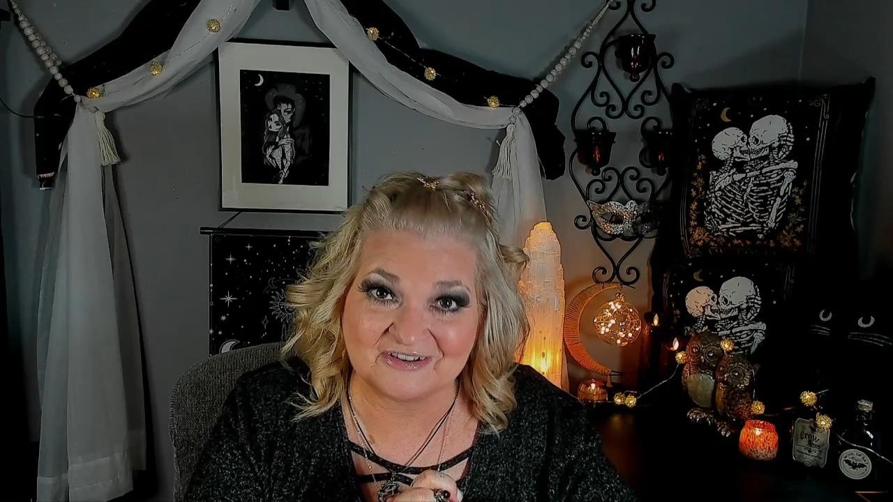 Дева — предательница и родственная душа. Гадание на Таро на 16-22 февраля. Любимая карта YouTube.