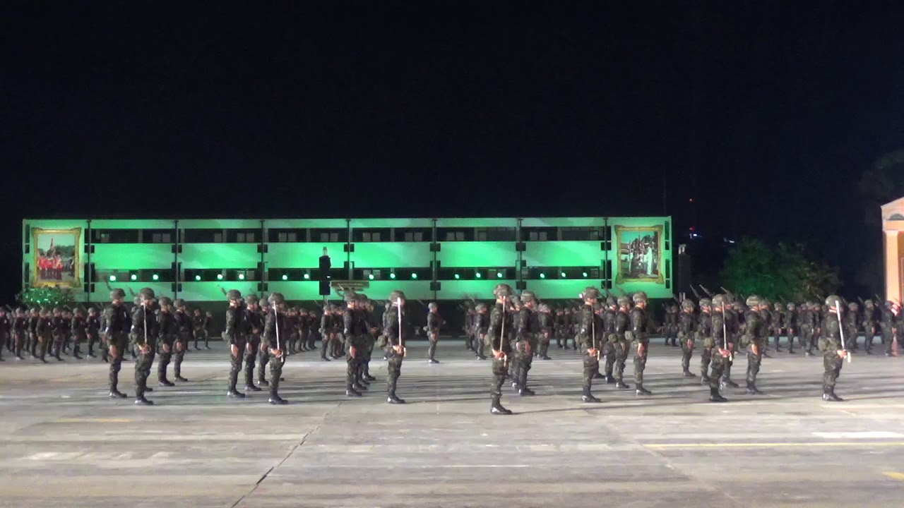 การแสดงทหารประกอบดนตรี “ราชวัลลภ เริงระบำ” (Hop To The Bodies Slams) ร.13 และ หน่วยรอง