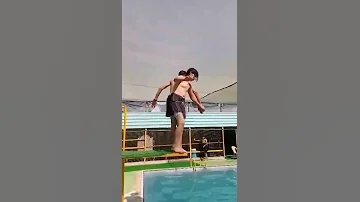 فروخ عراقيين حلوين في المسبح 