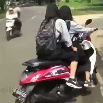 Lucu bikin ngakak ra minggir tabrak